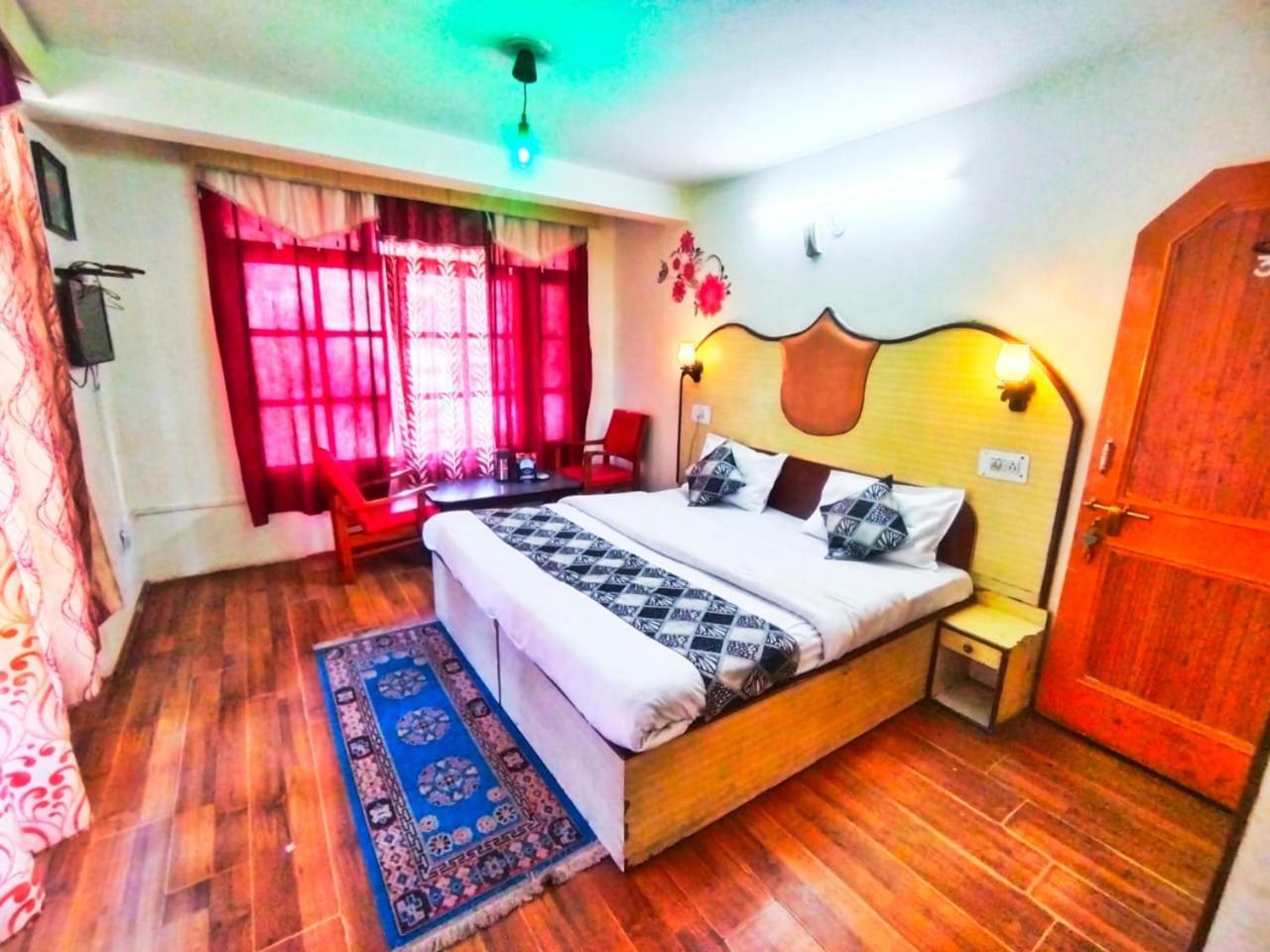 Hotel Gilbert Mountain View 마날리 외부 사진